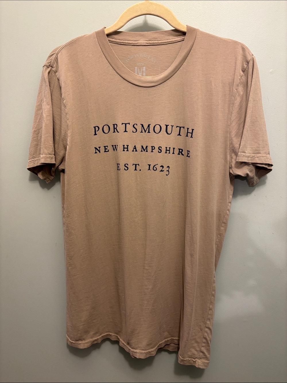 Like new! SAULT Unisex T.